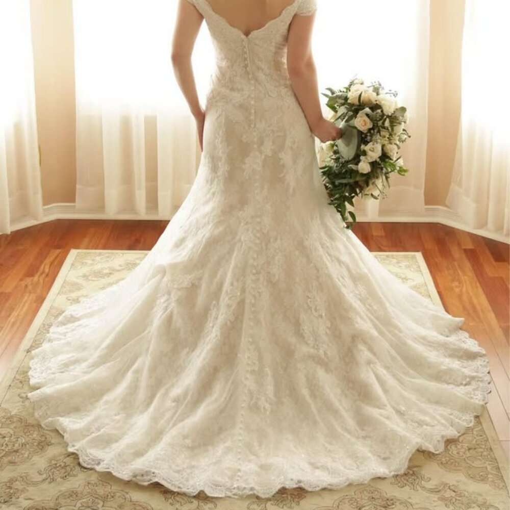 Oleg Cassini Lace Wedding Dress CWG533 – Size 6
